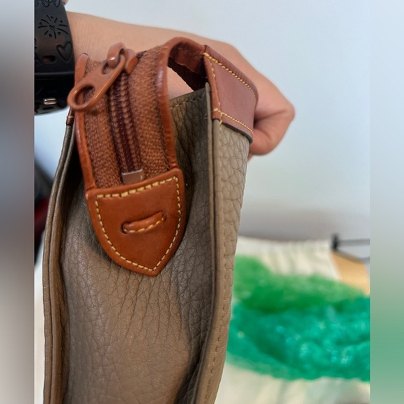 Vintage Dooney and Bourke Large British Brown and Tan Cosmetic Bag AWL - Picture 2 of 14